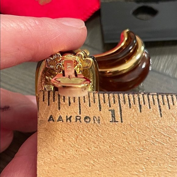 Kenneth Jay Lane Gold-tone and Tortoise Acrylic Clip Earrings - Picture 11 of 17